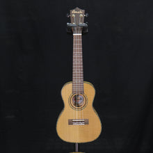 Load image into Gallery viewer, Amahi C-01 Tiger Maple Concert Ukulele with Gig Bag - BLEM
